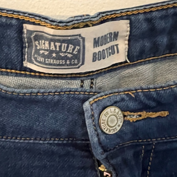 Levi's Blue Flare Wide Leg Jeans Retro Charm - Picture 2 of 7